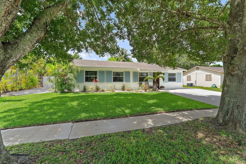 Unit for sale at 1008 Mohawk Street, Jupiter, FL 33458
