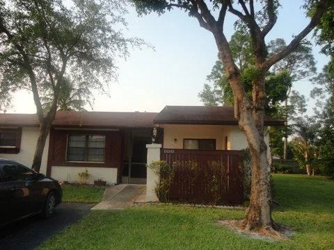 Unit for sale at 100 Conaskonk Circle, Royal Palm Beach, FL 33411