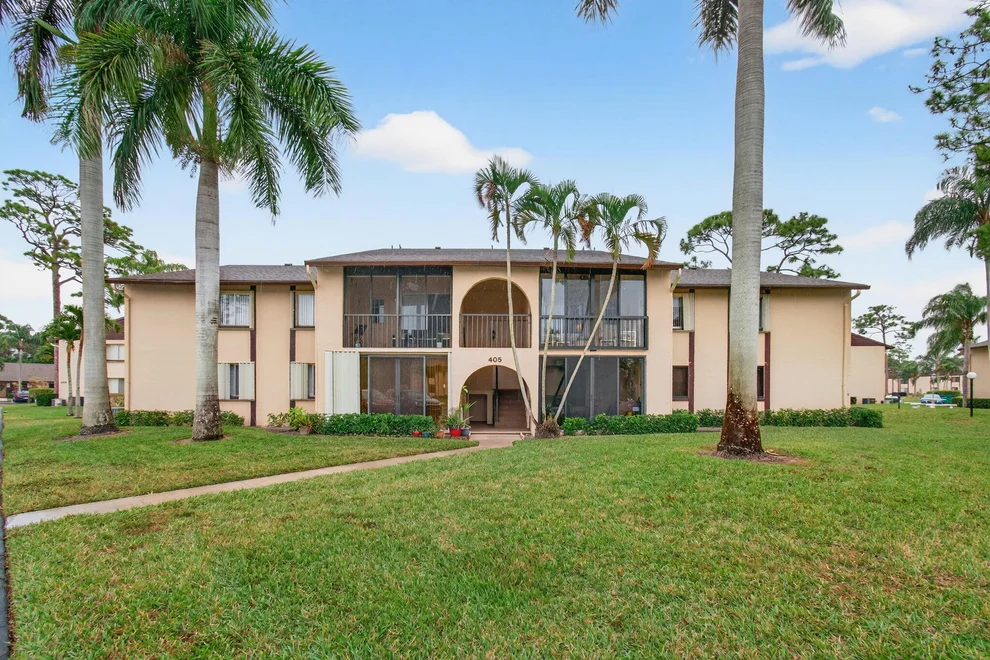 Unit for sale at 405 Pine Glen Lane, Greenacres, FL 33463