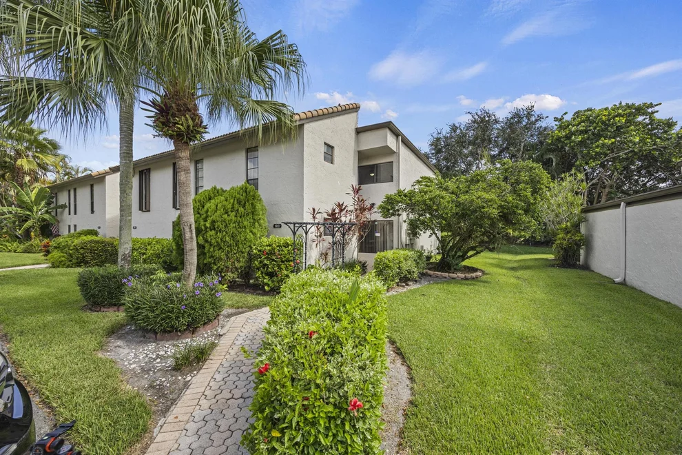 Unit for sale at 9713 N New River Canal Road, Plantation, FL 33324