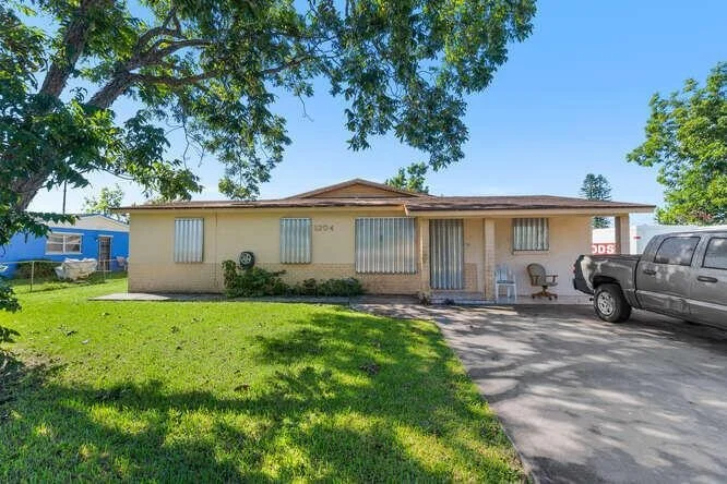 Unit for sale at 1204 Carolina Avenue, Clewiston, FL 33440