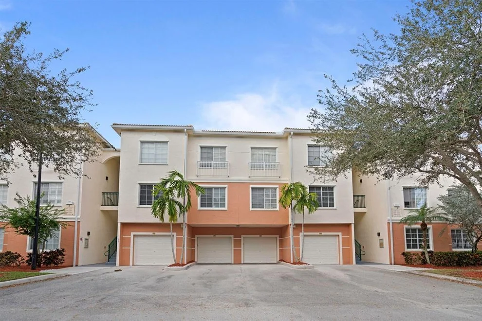 Unit for sale at 3306 Myrtlewood Circle E, Palm Beach Gardens, FL 33418