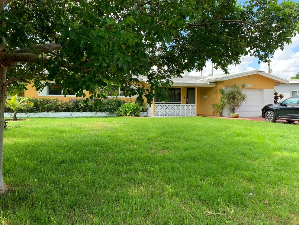 Unit for sale at 6760 SW 11TH Street, Pembroke Pines, FL 33023