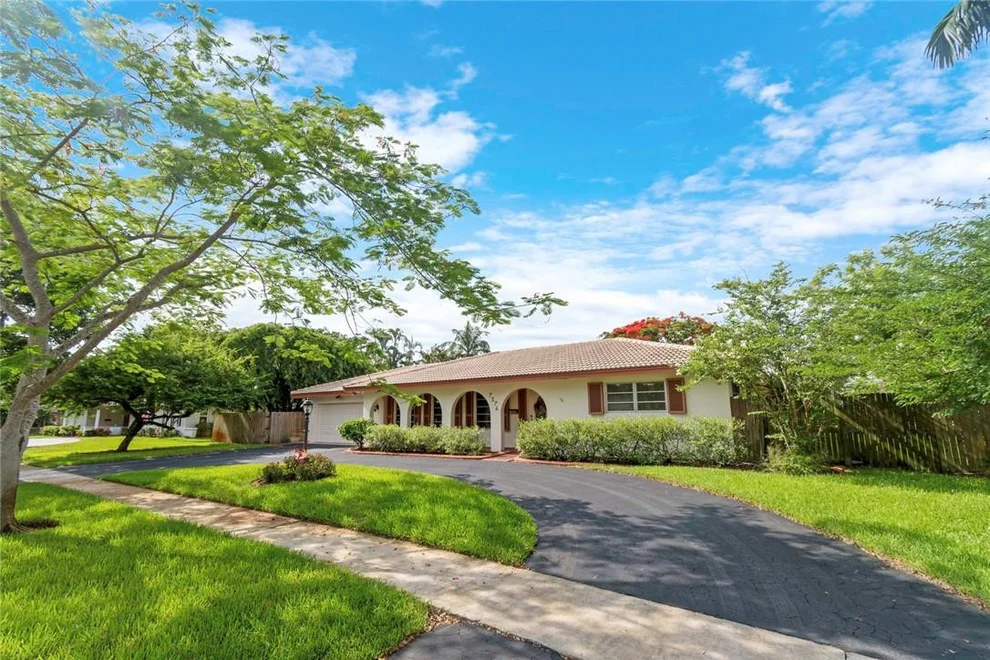 Unit for sale at 7376 SW 9th Court, Plantation, FL 33317