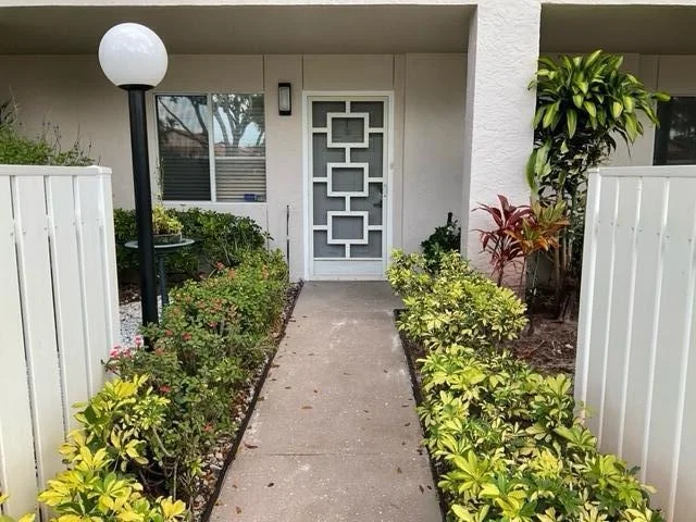 Unit for sale at 14096 Huntington Pointe Dr, Delray Beach, FL 33484