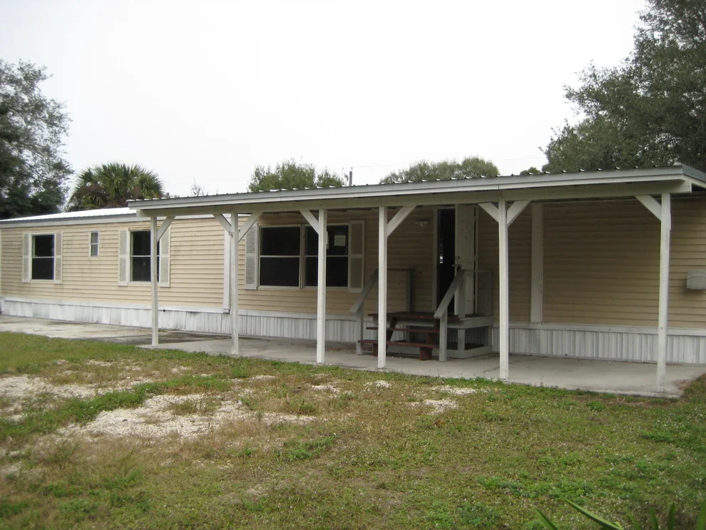 Unit for sale at 8613 SE 59th Drive, Okeechobee, FL 34974