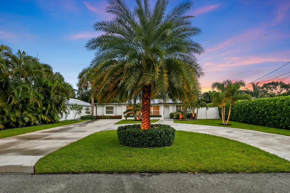 Unit for sale at 2427 COUNTRY OAKS Lane, Palm Beach Gardens, FL 33410