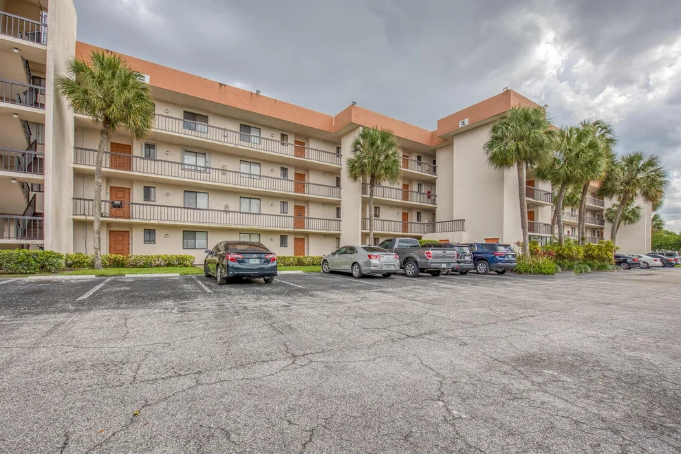 Unit for sale at 5981 Via Vermilya, Lake Worth, FL 33462