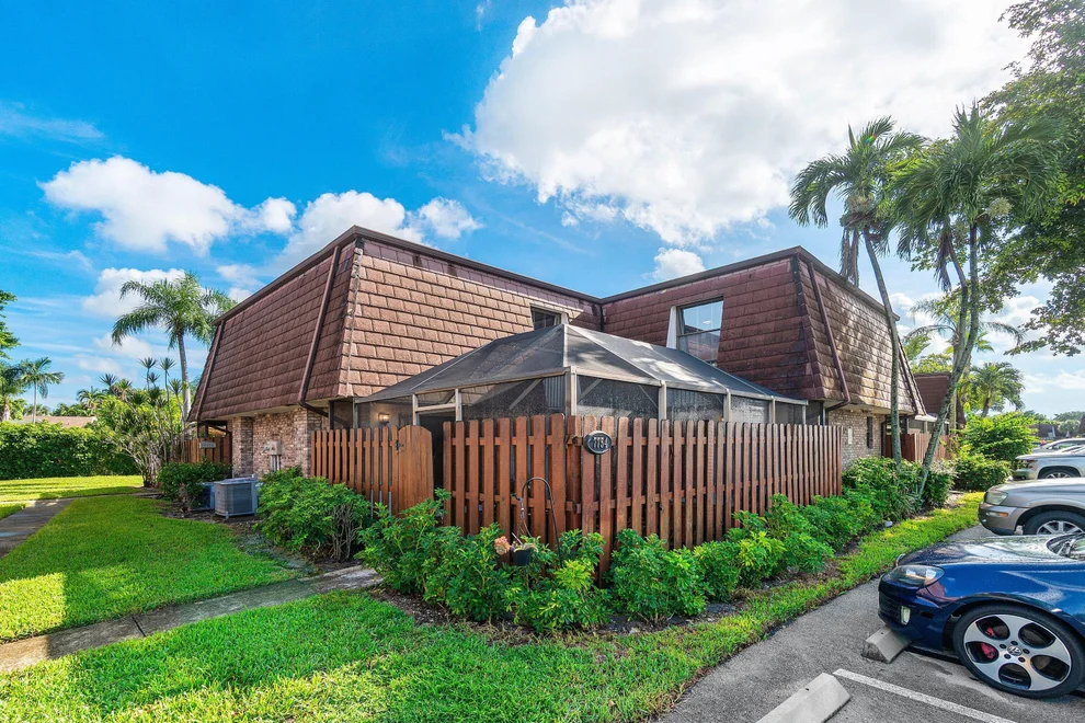 Unit for sale at 7754 Courtyard Run W, Boca Raton, FL 33433