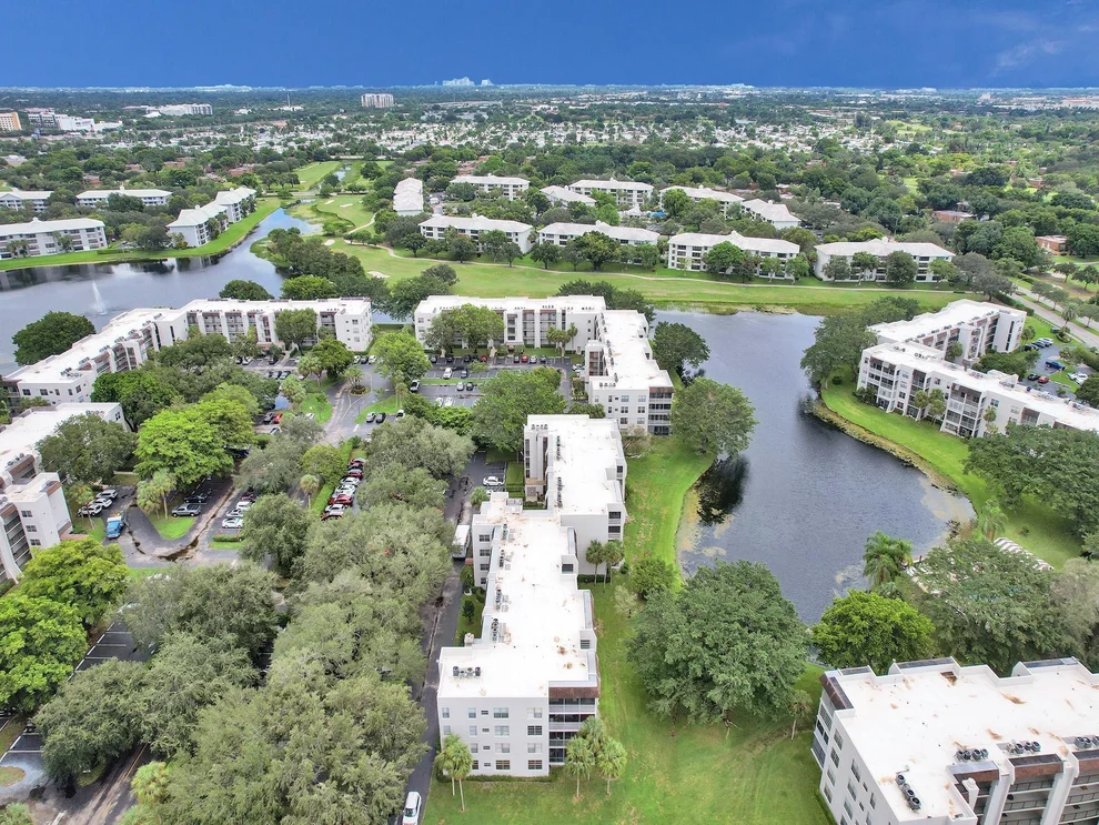 Unit for sale at 9235 Lagoon Place, Davie, FL 33324