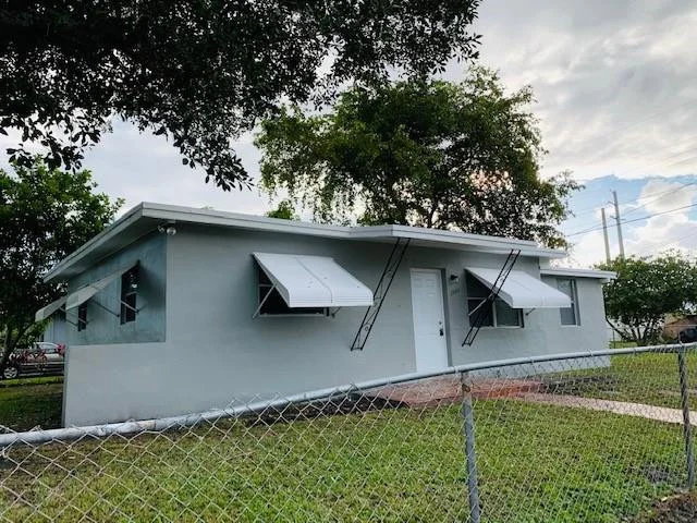 Unit for sale at 3900 SW 36th Street, West Park, FL 33023