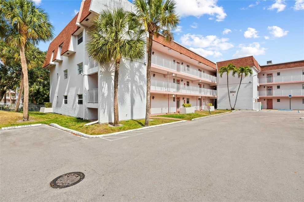 Unit for sale at 8002 Lagos De Campo Boulevard, Fort Lauderdale, FL 33321