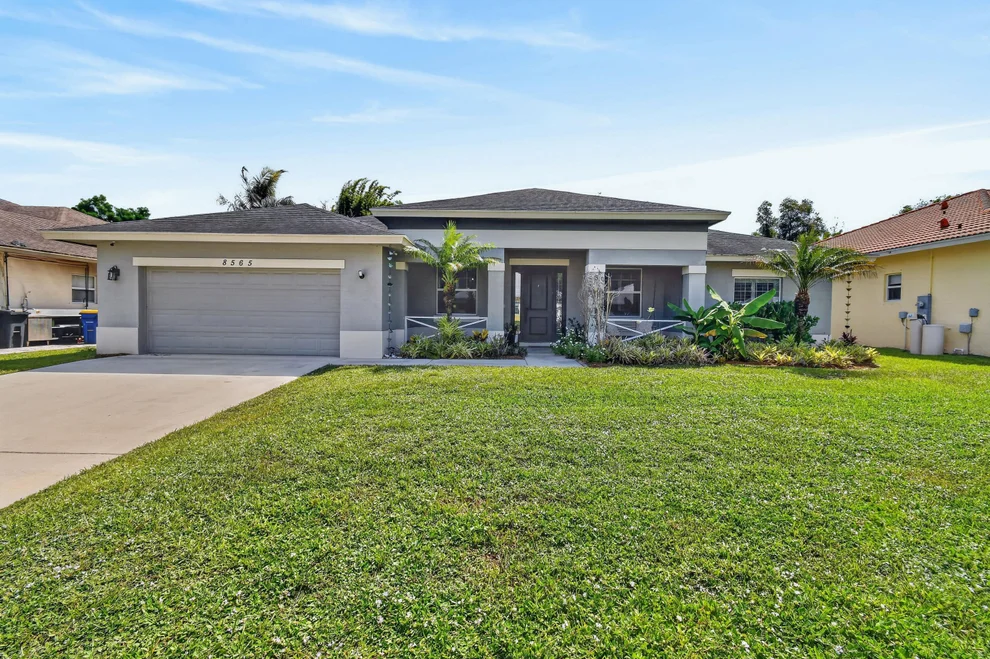 Unit for sale at 8565 SE Pinehaven Avenue, Hobe Sound, FL 33455