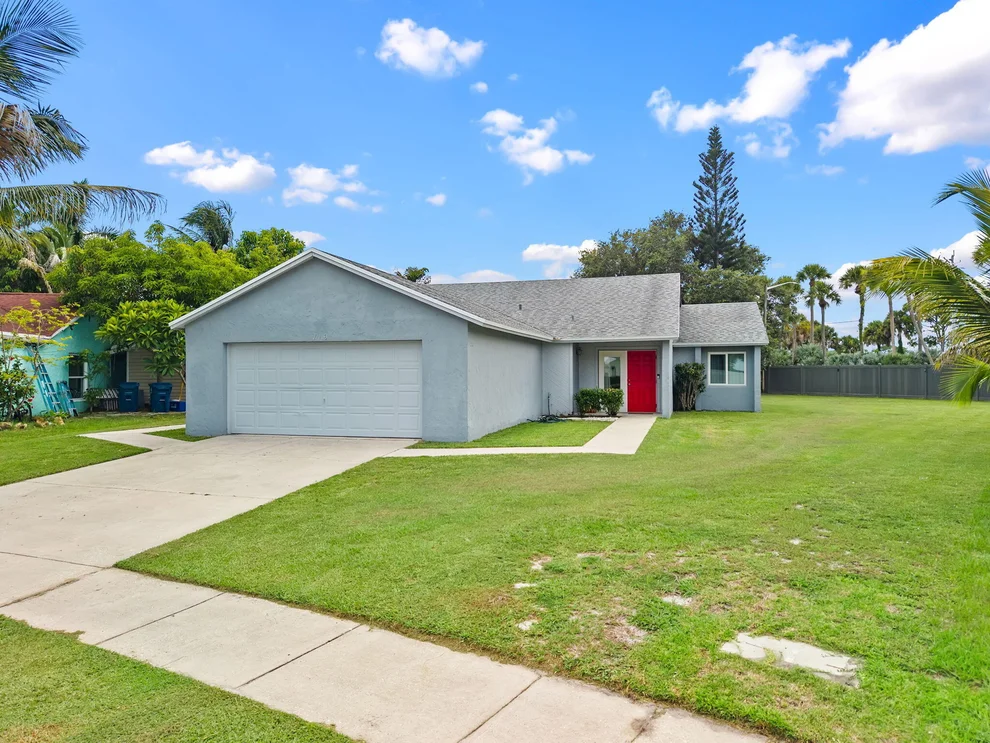 Unit for sale at 119 Lakeside Circle, Jupiter, FL 33458
