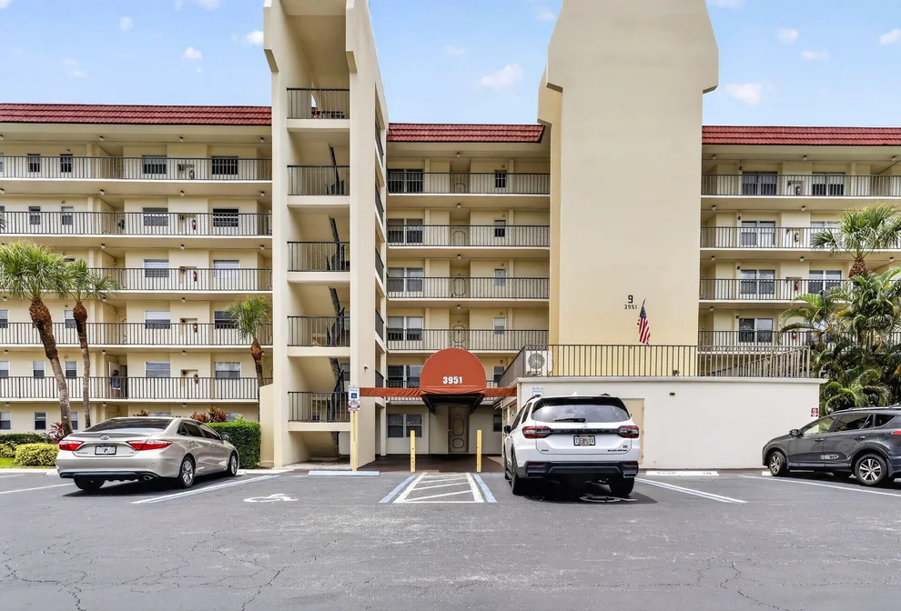 Unit for sale at 3951 Via Poinciana, Lake Worth, FL 33467