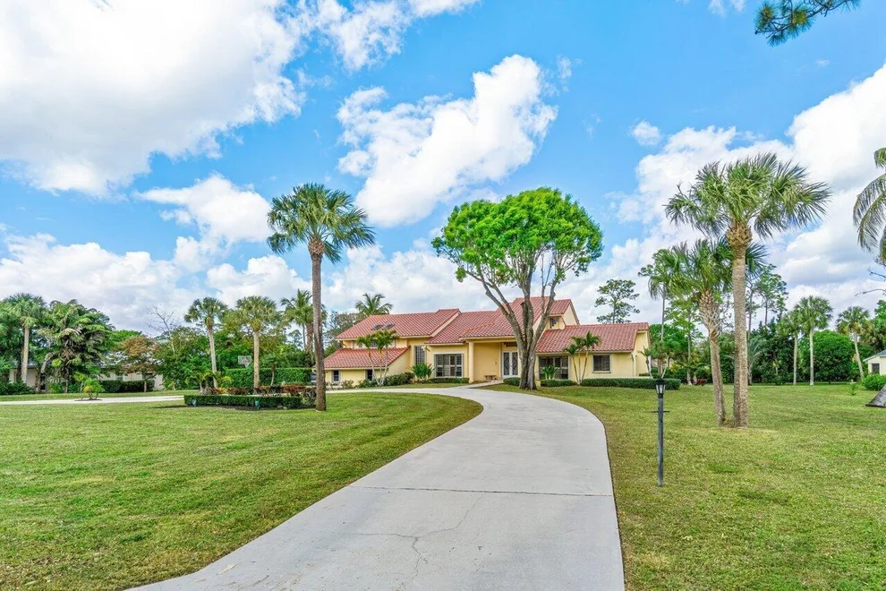 Unit for sale at 13679 Greentree Trail, Wellington, FL 33414