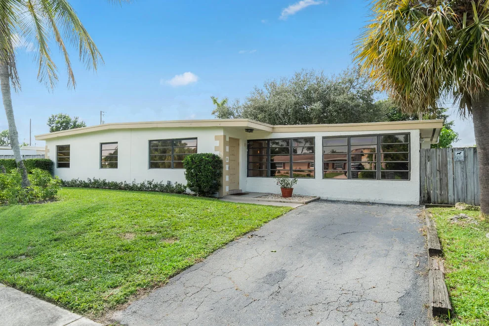 Unit for sale at 1127 Lake Geneva Drive, Lake Worth, FL 33461