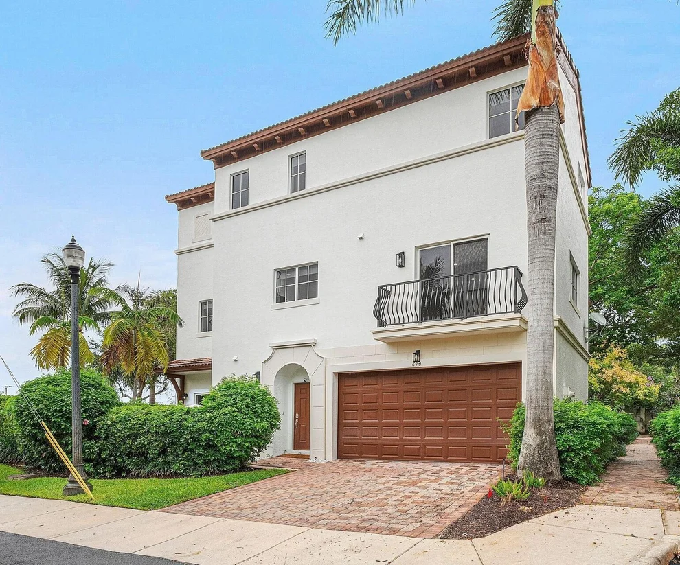 Unit for sale at 674 NW Library Commons Way, Boca Raton, FL 33432