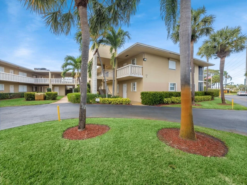 Unit for sale at 419 Us Highway 1, North Palm Beach, FL 33408