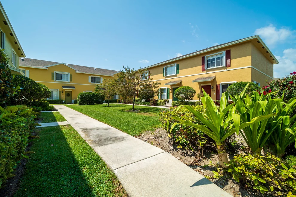 Unit for sale at 410 W Bloxham Street, Lantana, FL 33462