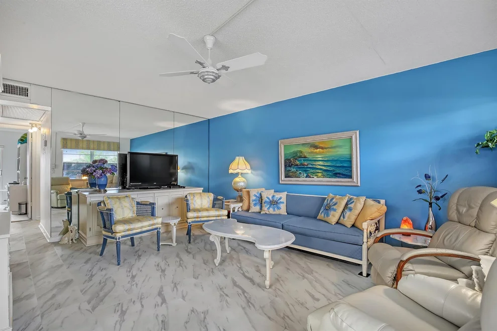 Unit for sale at 344 Chatham Q, West Palm Beach, FL 33417