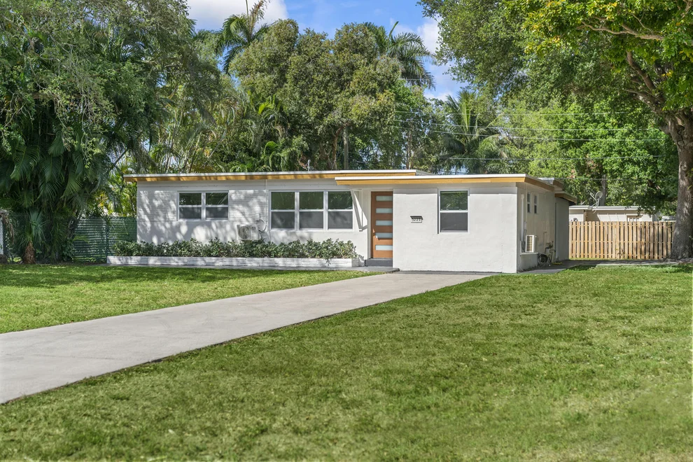 Unit for sale at 5221 SW 28th Avenue, Dania Beach, FL 33312