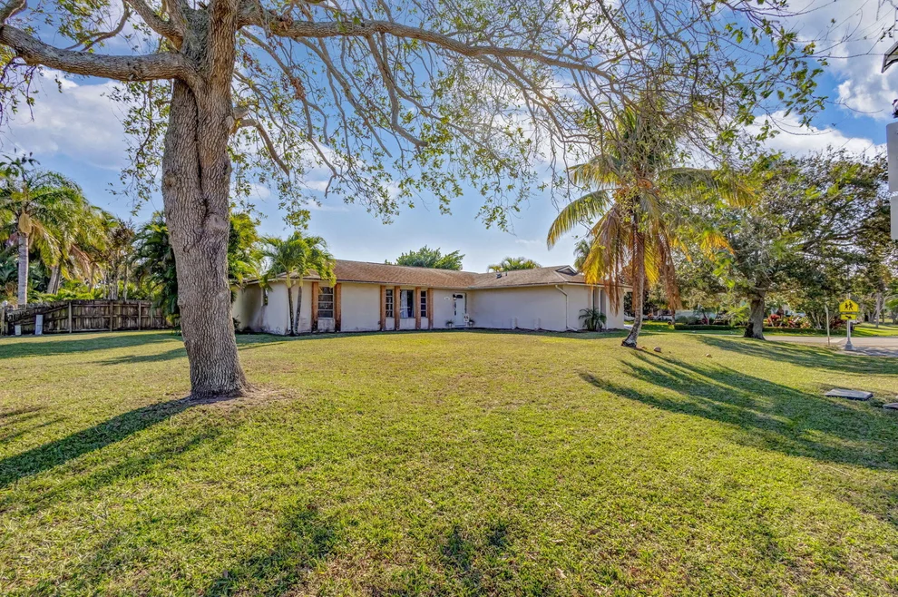 Unit for sale at 3654 Holly Drive, Palm Beach Gardens, FL 33410