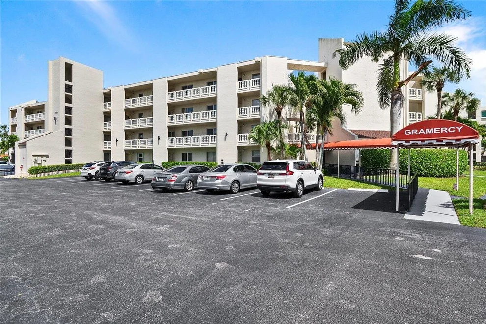 Unit for sale at 6768 N 10th Avenue, Lake Worth, FL 33467