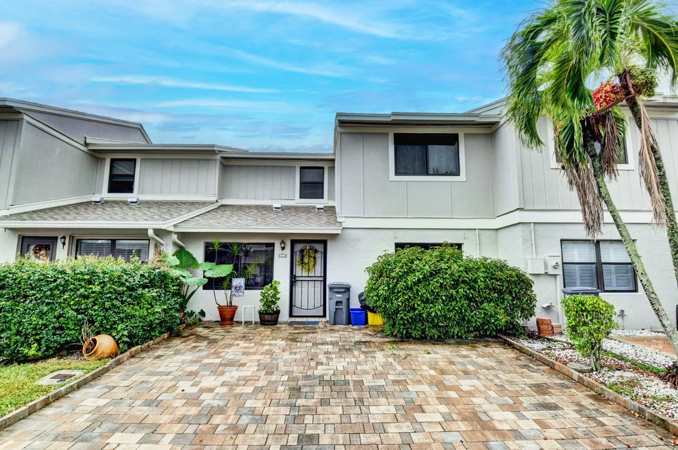 Unit for sale at 5274 Jog Lane, Delray Beach, FL 33484