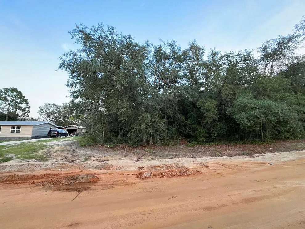 Unit for sale at 512 Oakcrest Drive, Interlachen, FL 32148