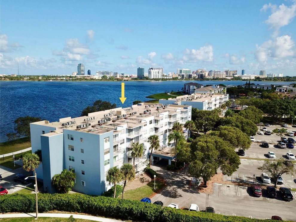 Unit for sale at 470 Executive Center Drive, West Palm Beach, FL 33401