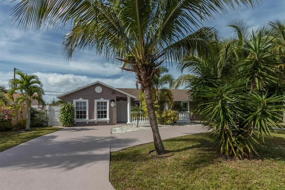 Unit for sale at 6915 Westview Drive, Lake Worth, FL 33462