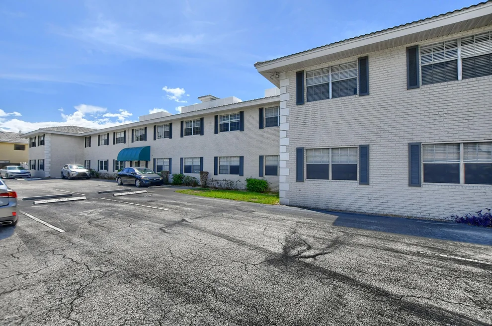 Unit for sale at 298 SW 6th Street, Boca Raton, FL 33432