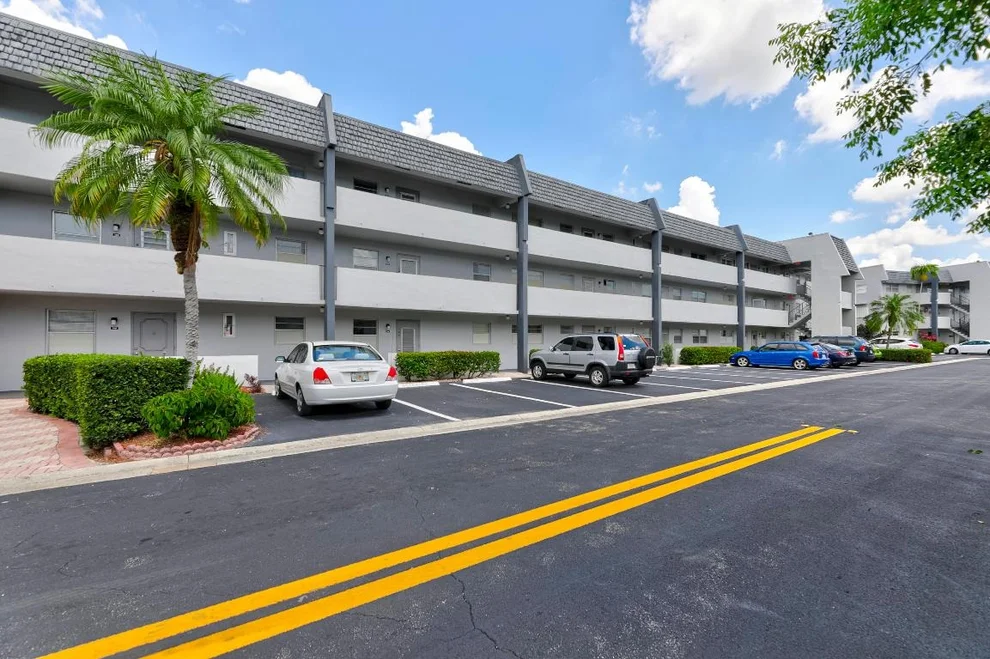 Unit for sale at 7847 Golf Cir Drive, Margate, FL 33063
