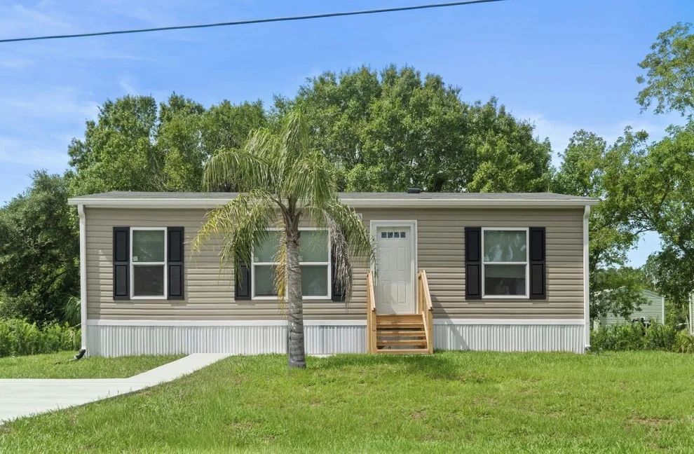Unit for sale at 9542 SE 57th Drive, Okeechobee, FL 34974