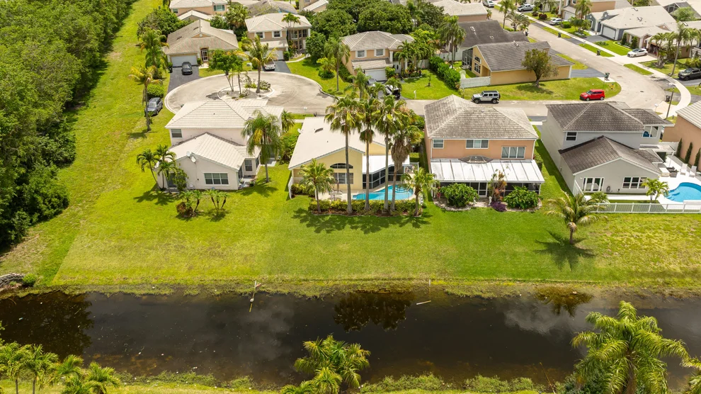 Unit for sale at 5535 NW 54th Circle, Coconut Creek, FL 33073