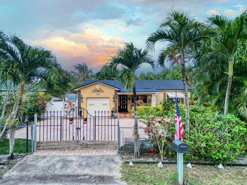 Unit for sale at 910 Sylvan Lane, Lake Worth, FL 33461