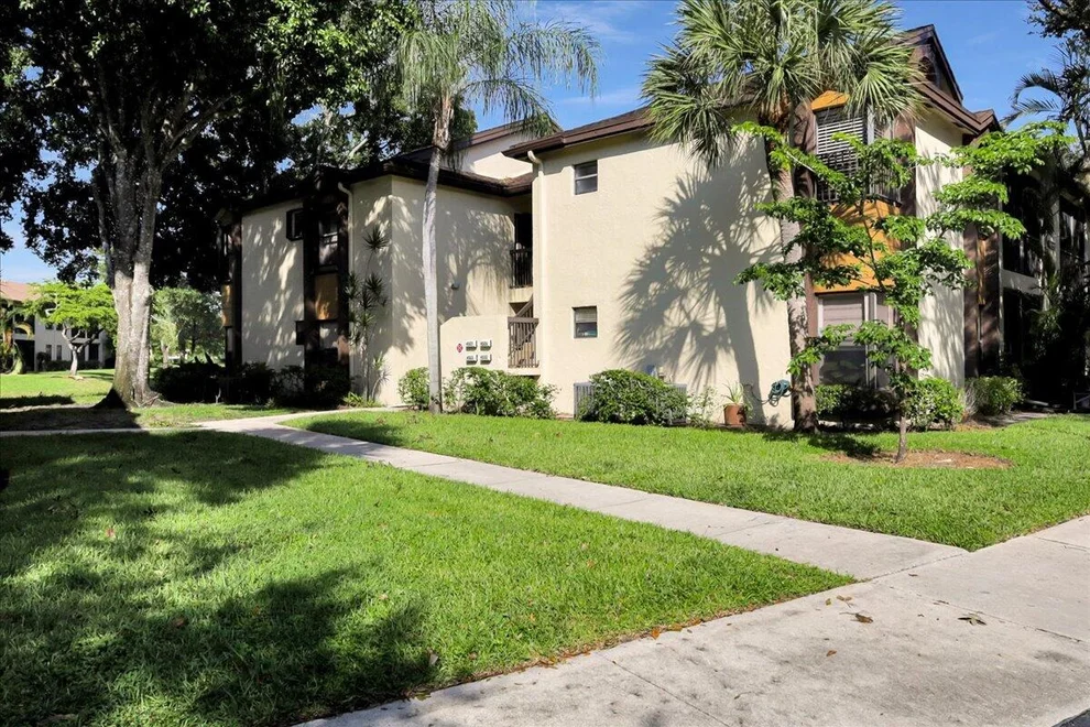 Unit for sale at 4527 Carambola Circle S, Coconut Creek, FL 33066