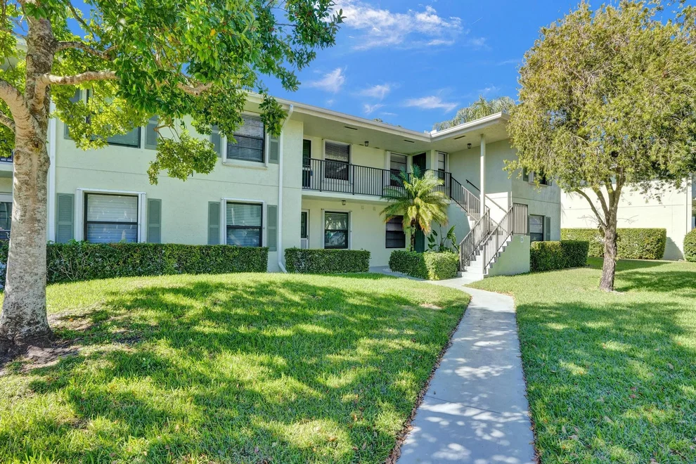 Unit for sale at 1701 Sabal Ridge Circle, Palm Beach Gardens, FL 33418
