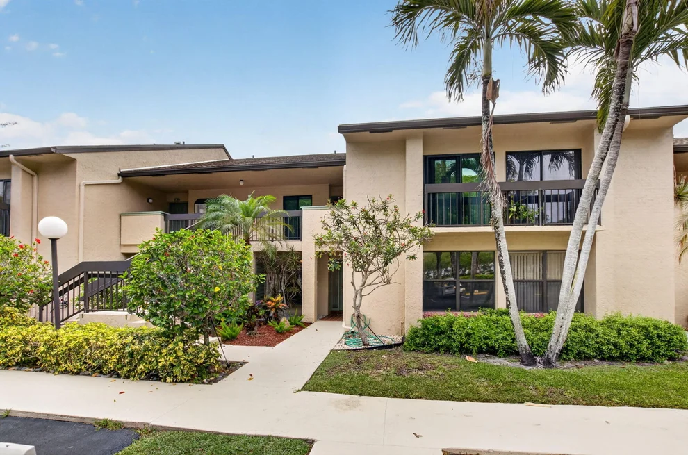 Unit for sale at 5021 Oakhill Lane, Delray Beach, FL 33484