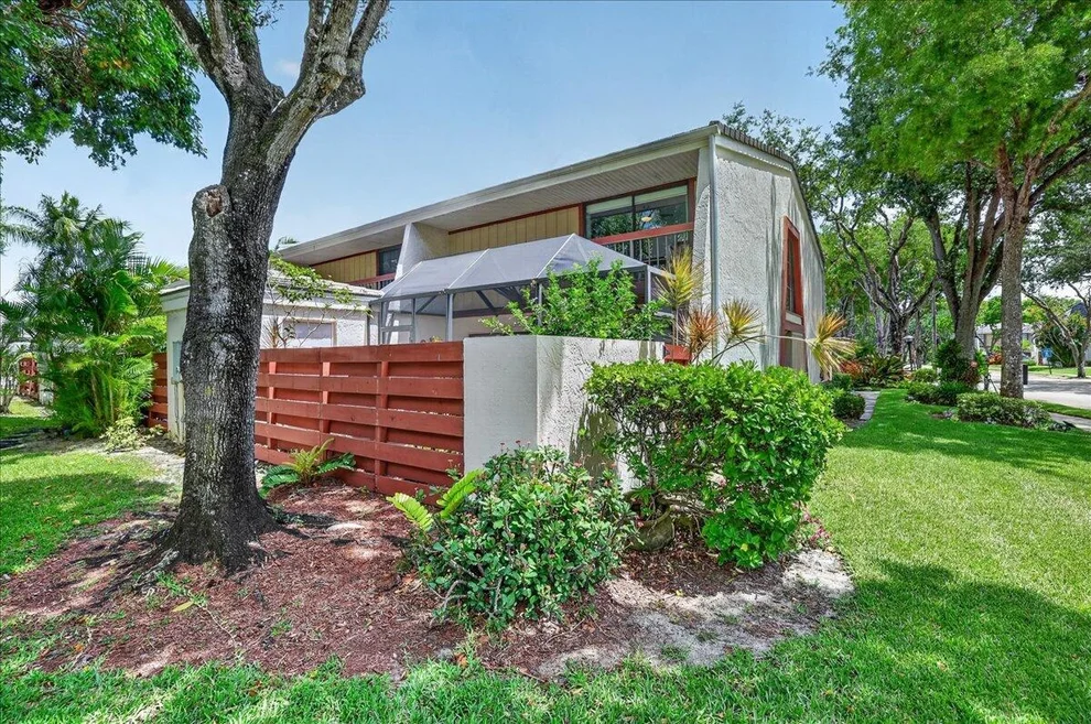 Unit for sale at 2999 Oaktree Lane, Hollywood, FL 33021