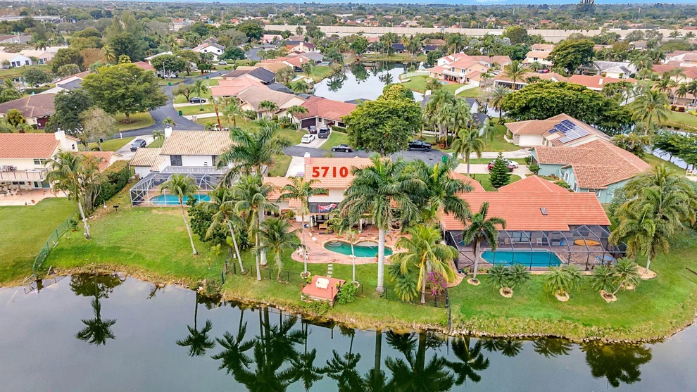Unit for sale at 5710 Meadhaven Street, Davie, FL 33331