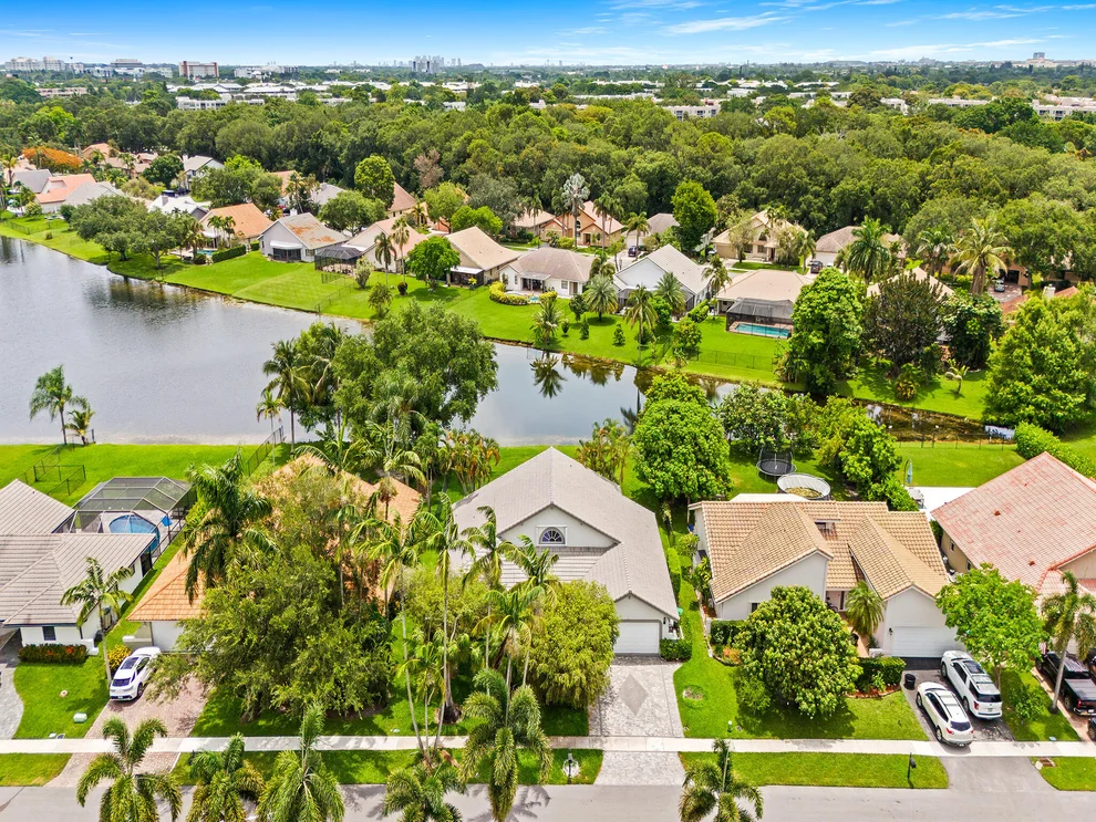 Unit for sale at 1750 W Oak Knoll Circle, Davie, FL 33324