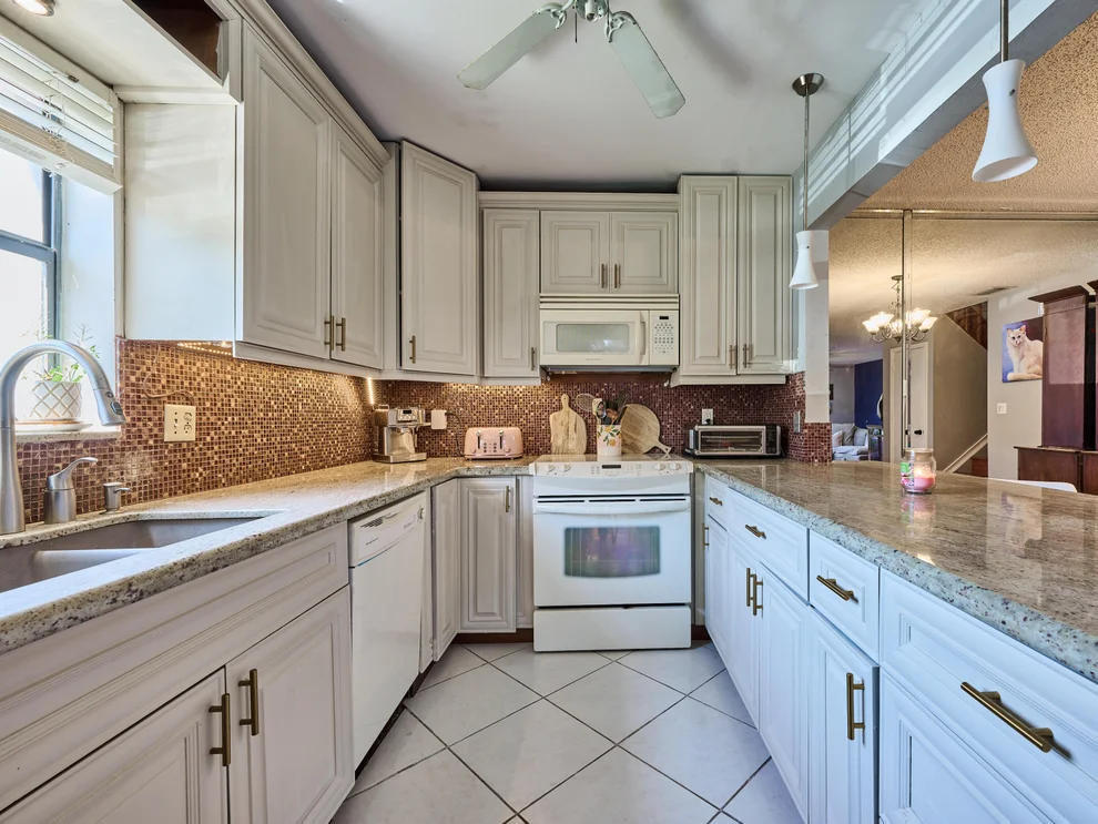 Unit for sale at 1251 S Federal Highway, Boca Raton, FL 33432
