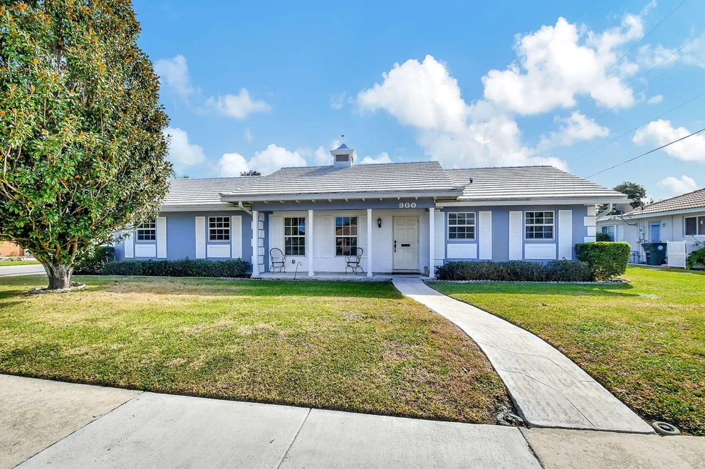 Unit for sale at 900 SW 3rd Street, Boca Raton, FL 33486