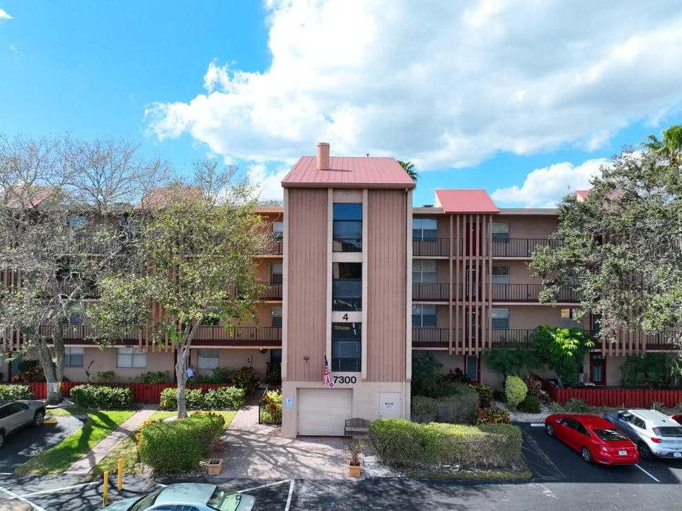 Unit for sale at 7300 Lake Cir Drive, Margate, FL 33063