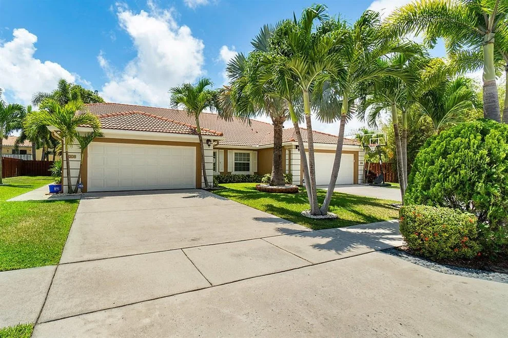 Unit for sale at 210 SW 6th Street, Boca Raton, FL 33432