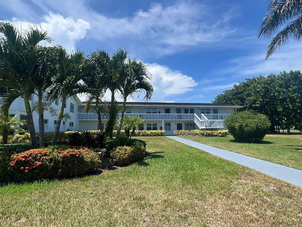 Unit for sale at 307 Newport T, Deerfield Beach, FL 33442