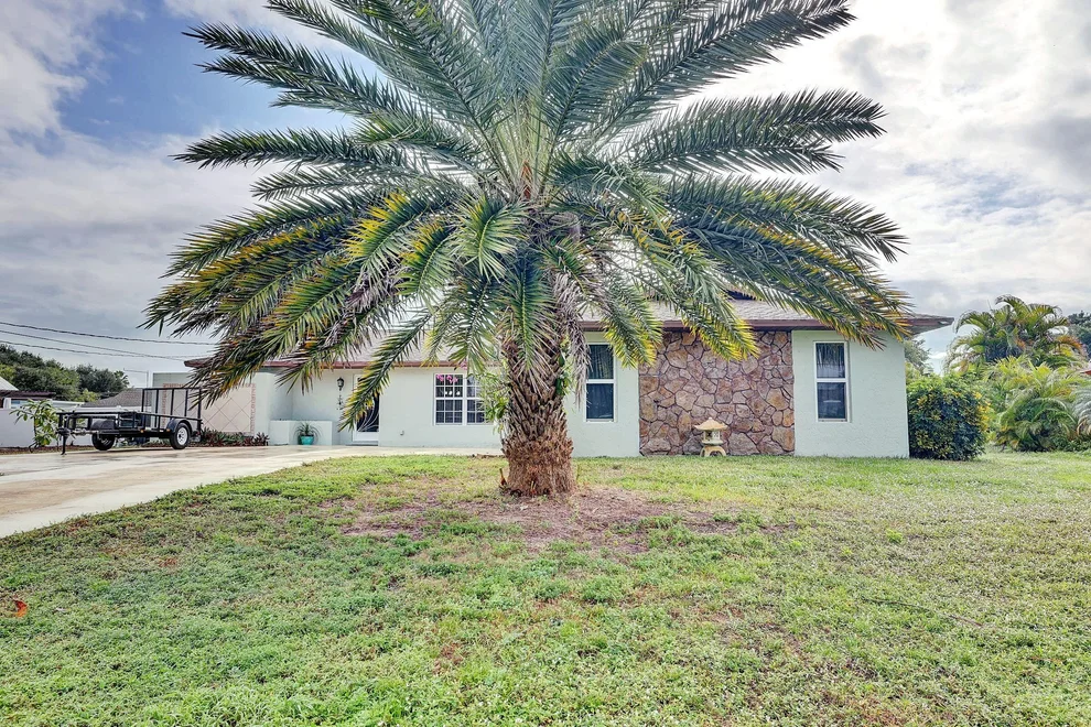 Unit for sale at 734 SE Portage Avenue, Port St Lucie, FL 34984