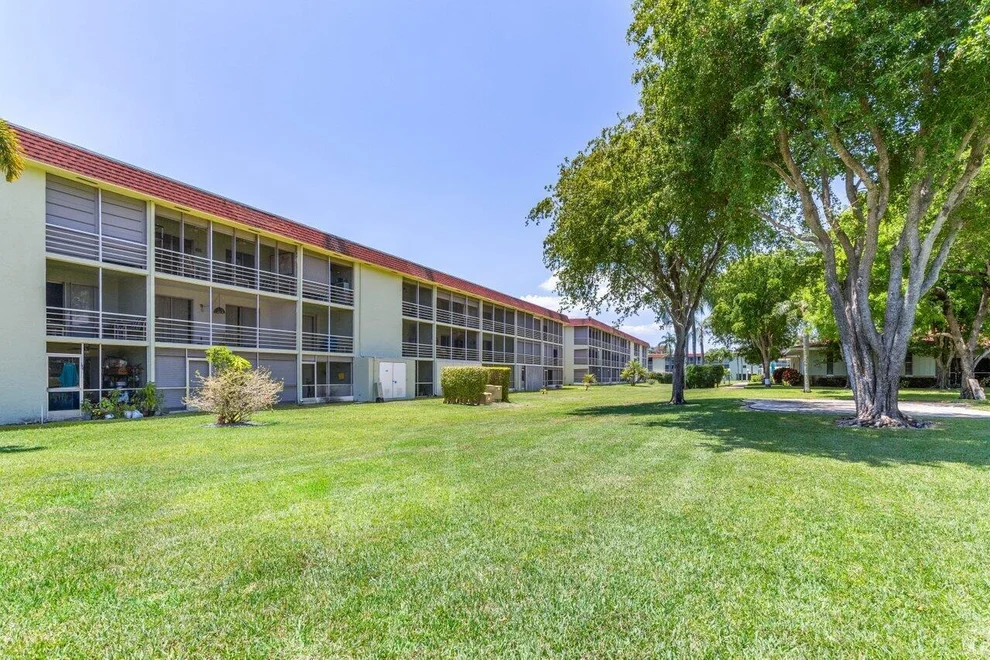 Unit for sale at 3100 Springdale Boulevard, Palm Springs, FL 33461